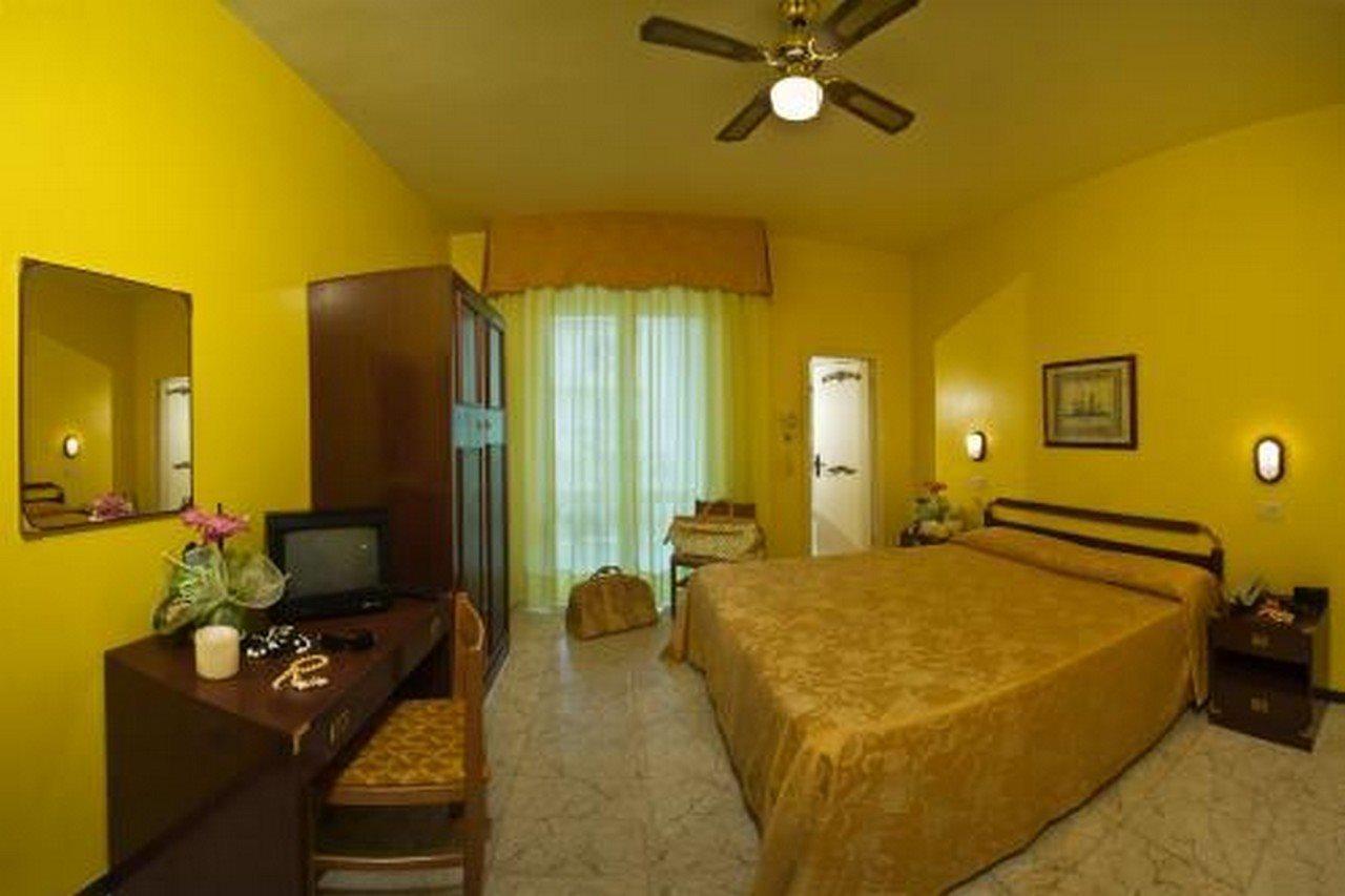Hotel Maremonti Gabicce Mare Szoba fotó